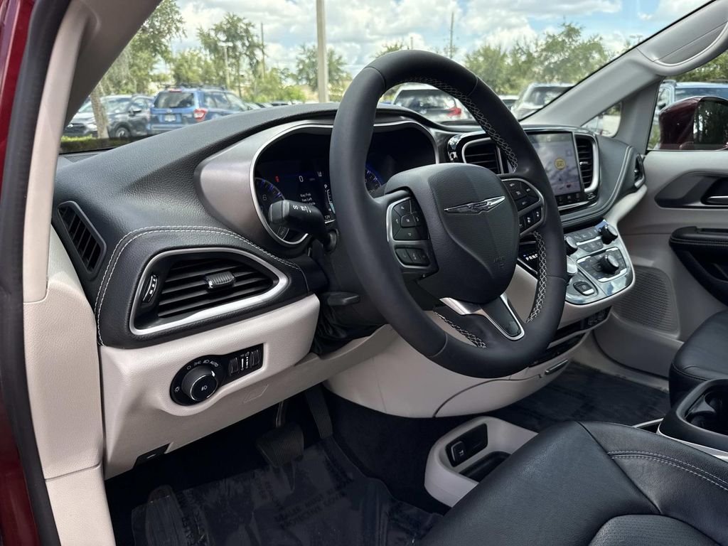 Used 2022 Red Chrysler Touring L image 26