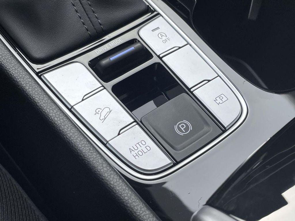 New 2026 White Hyundai SEL FWD image 30