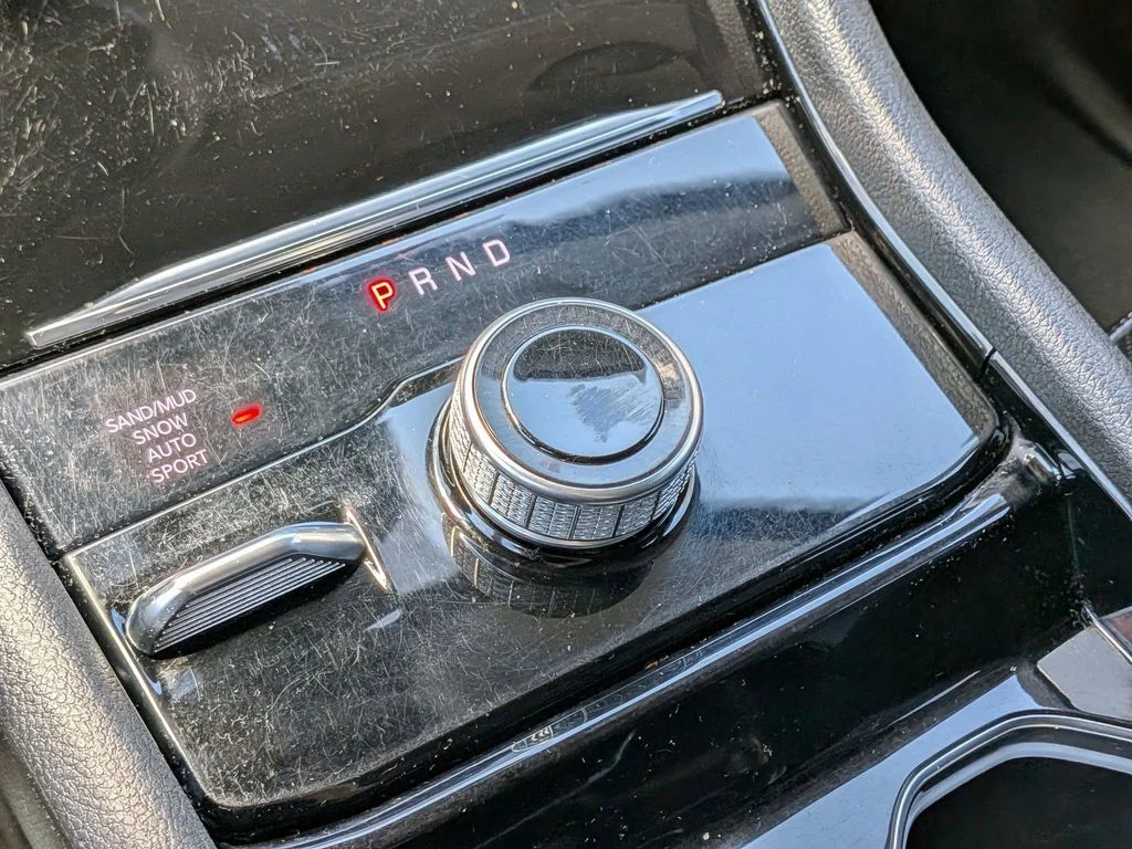Used 2023 Silver Jeep Limited image 18