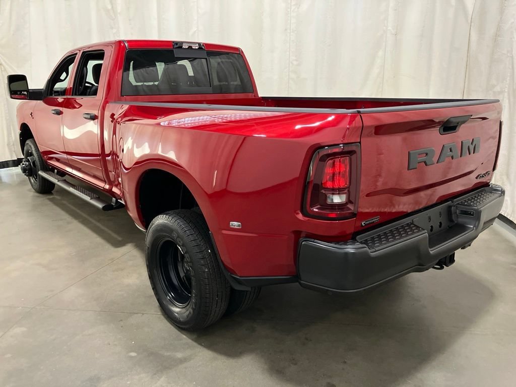 New 2026 Molten Red Pearl-Coat Exterior Paint RAM Tradesman image 23