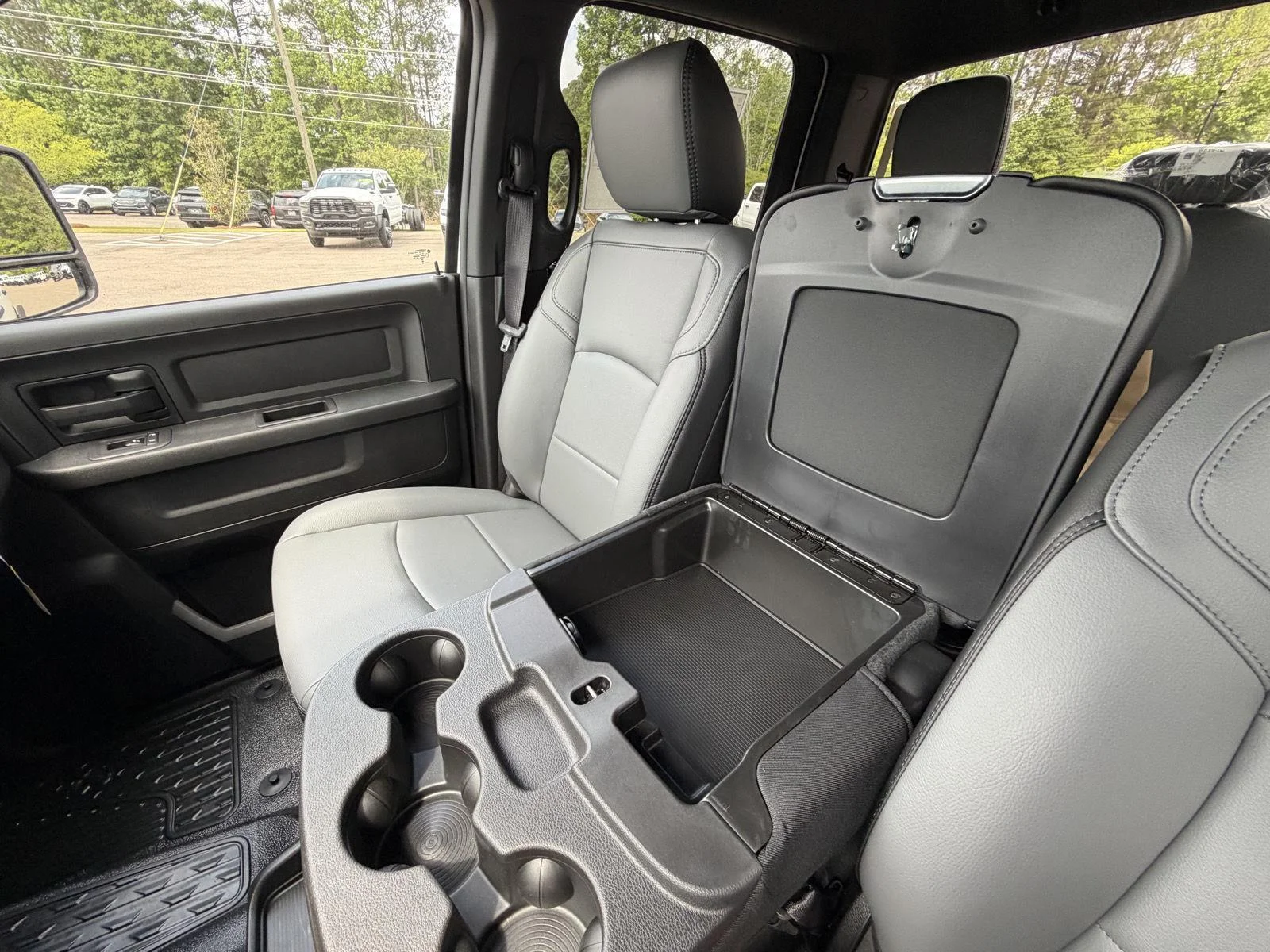 New 2026 Bright White Clear-Coat Exterior Paint RAM Tradesman image 12