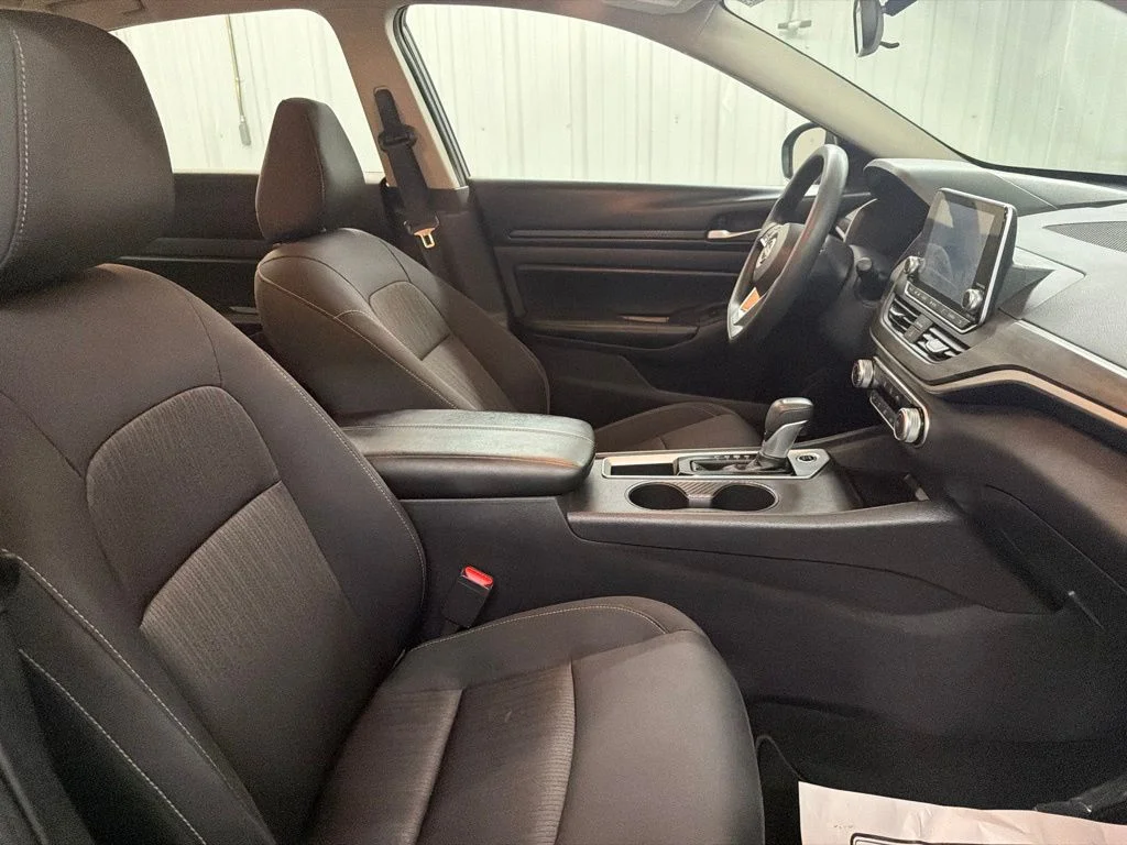 Used 2025 Gun Metallic Nissan 2.5 SV image 22