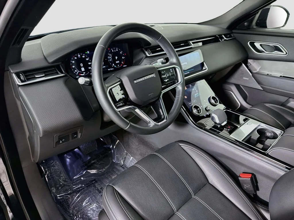 Used 2022 Black Land Rover S image 9