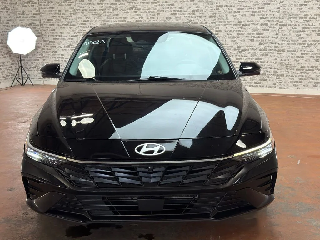 Used 2024 Abyss Black Hyundai Limited image 2