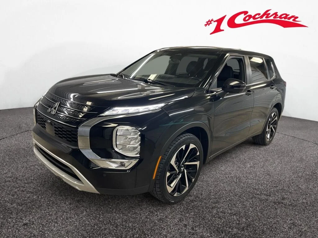 Used 2024 Labrador Black Pearl Mitsubishi SE image 36