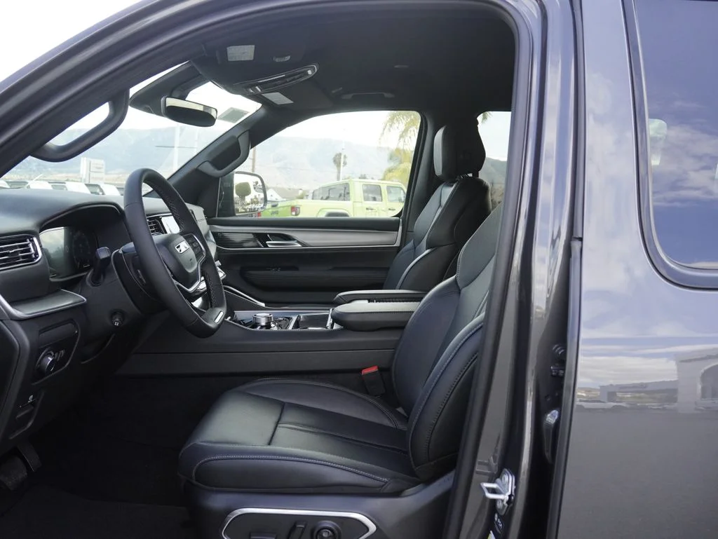 New 2026 Baltic Gray Metallic Clearcoat Jeep Limited Altitude image 25