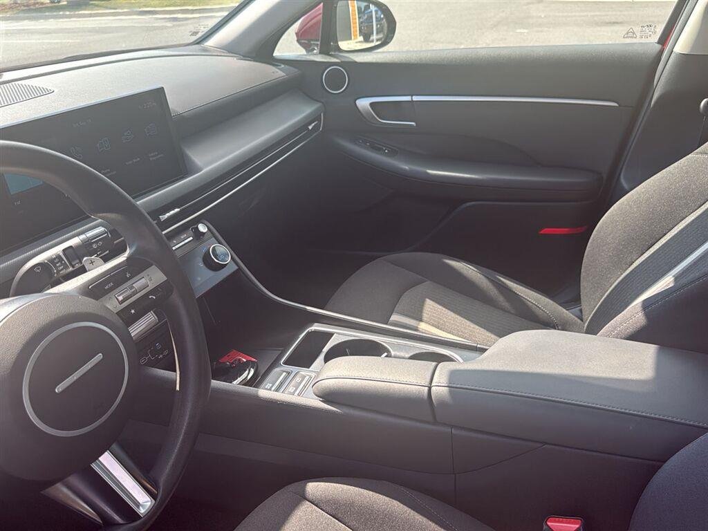 Used 2025 Ultimate red Hyundai SEL image 19