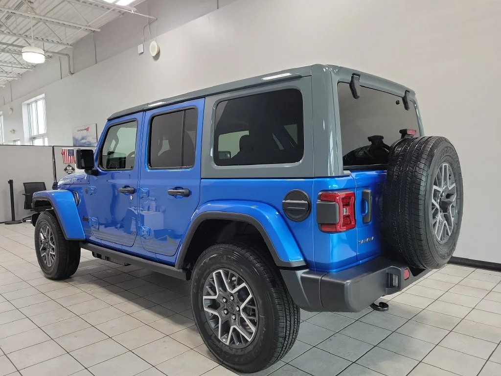 New 2026 Hydro Blue Pearl-Coat Exterior Paint Jeep Sahara image 6