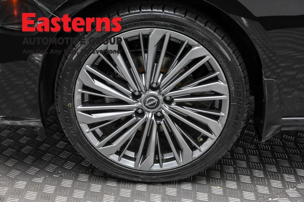 Used 2023 Black Nissan 2.5 SL image 32