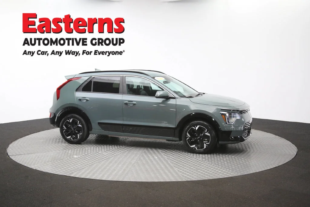 Used 2023 Green Kia Wind image 46