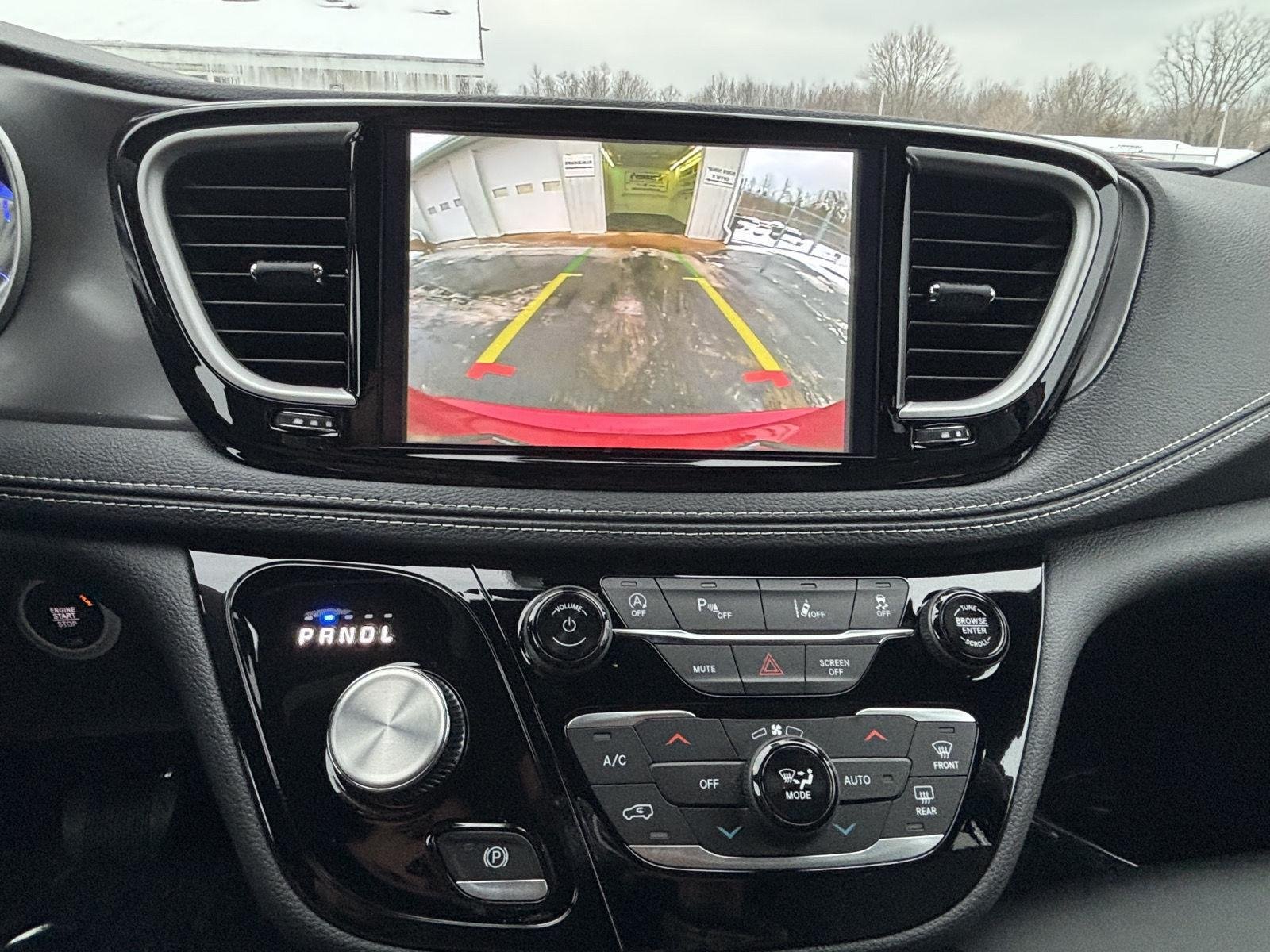 2026 Chrysler Pacifica Select - Photo 17