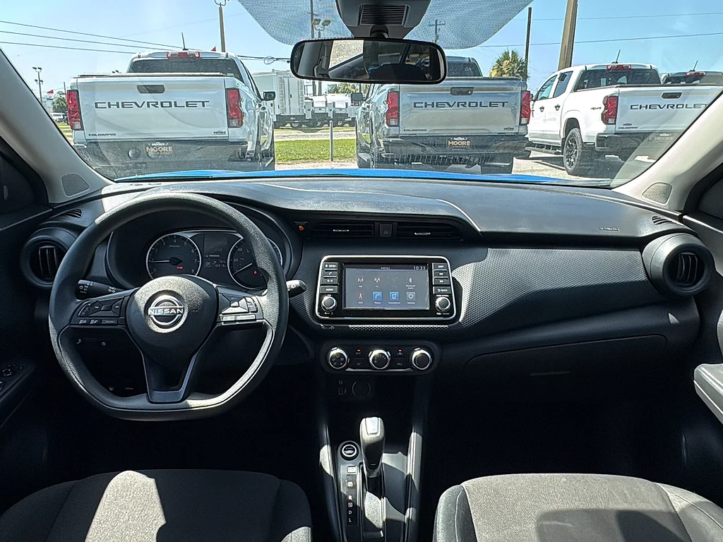 Used 2025 Electric Blue Metallic Nissan  image 19