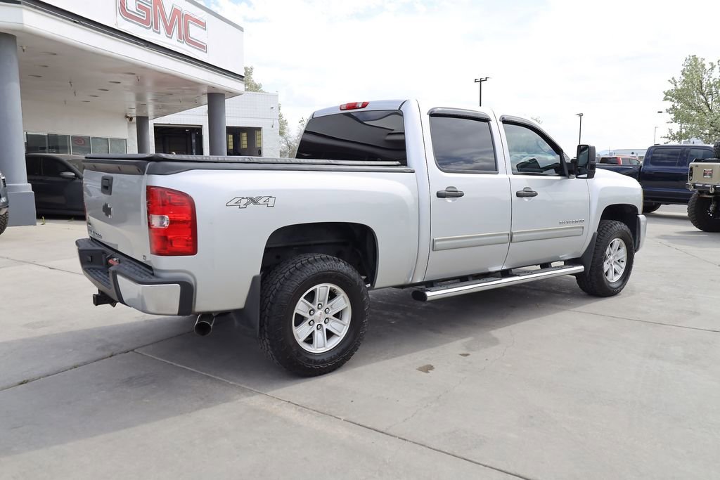 Used 2011 Sheer Silver Metallic Chevrolet LT image 6