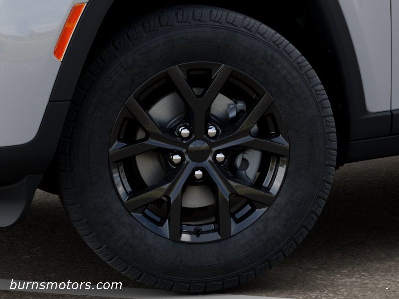 New 2026 Bright White Clear-Coat Exterior Paint Jeep Laredo Altitude image 8