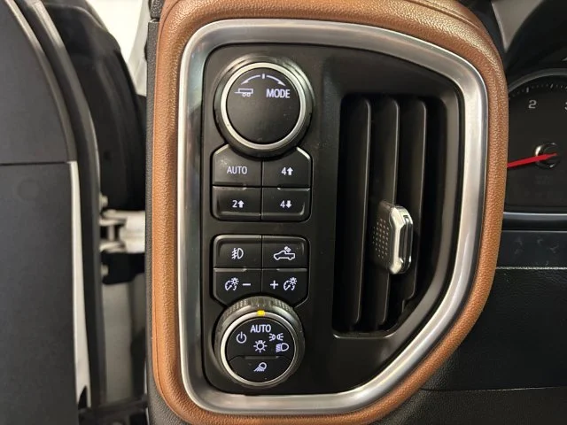Used 2022 White Chevrolet High Country image 24