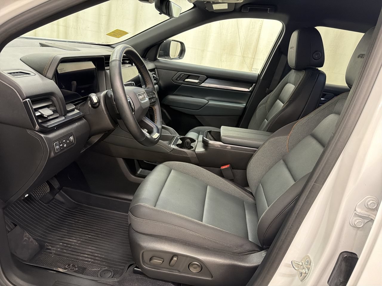 Used 2026 Summit White GMC AT4 image 13