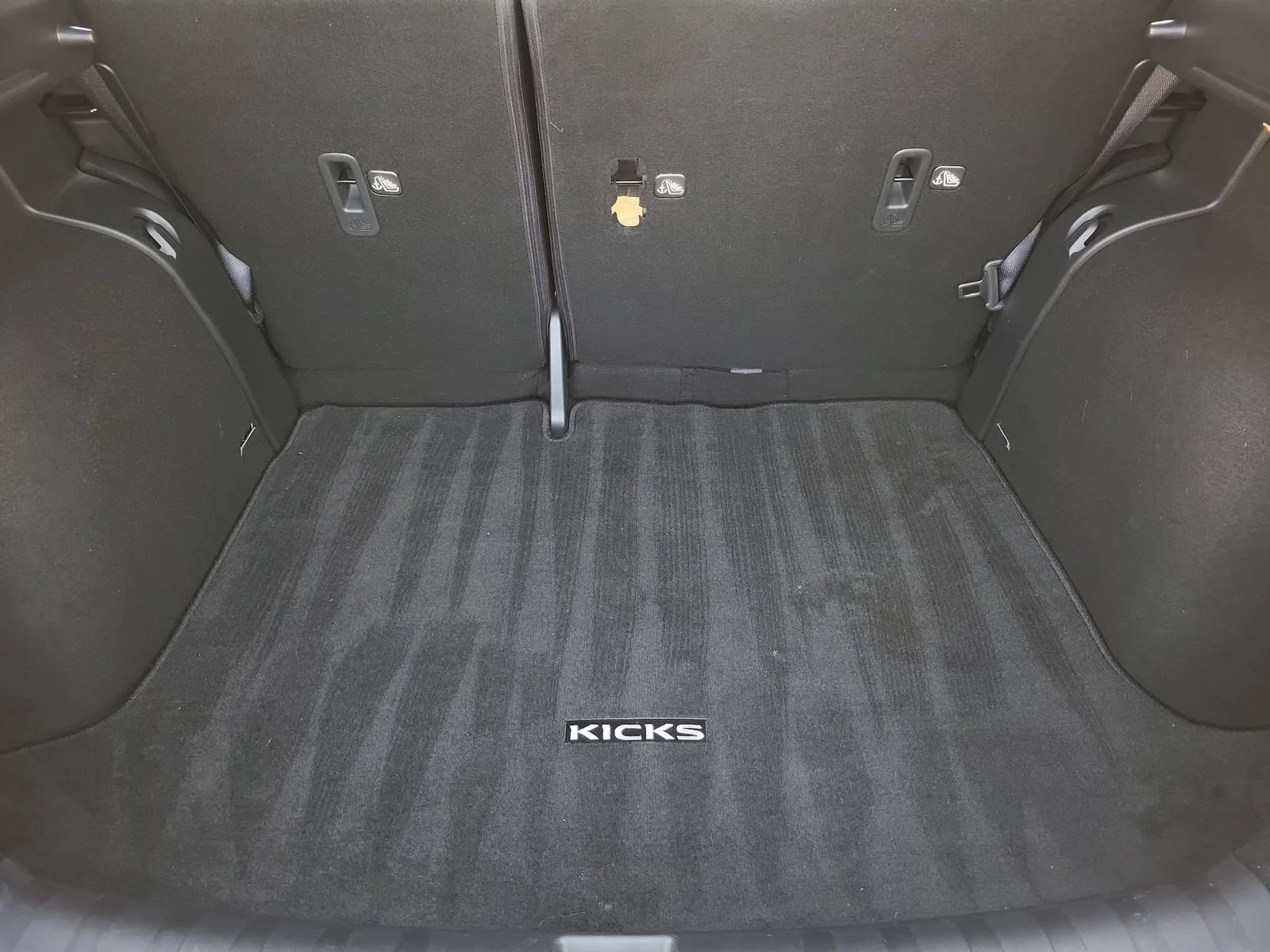 Used 2022 Black Nissan SR Xtronic CVT image 24