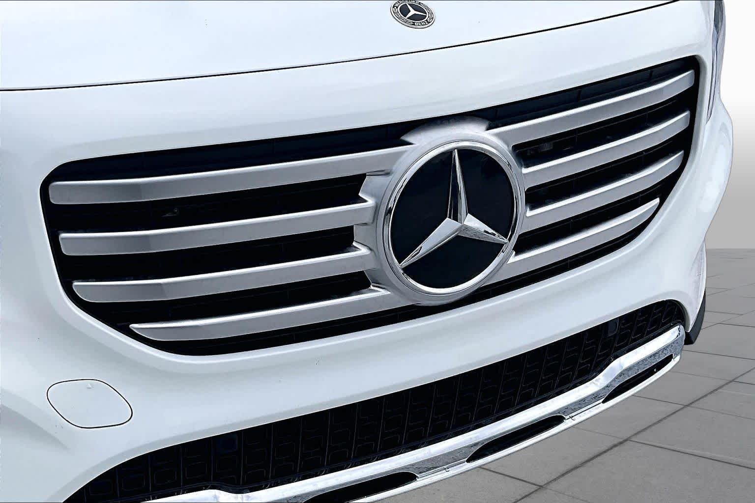 Certified Used 2025 Polar White Mercedes-Benz GLB 250 image 30