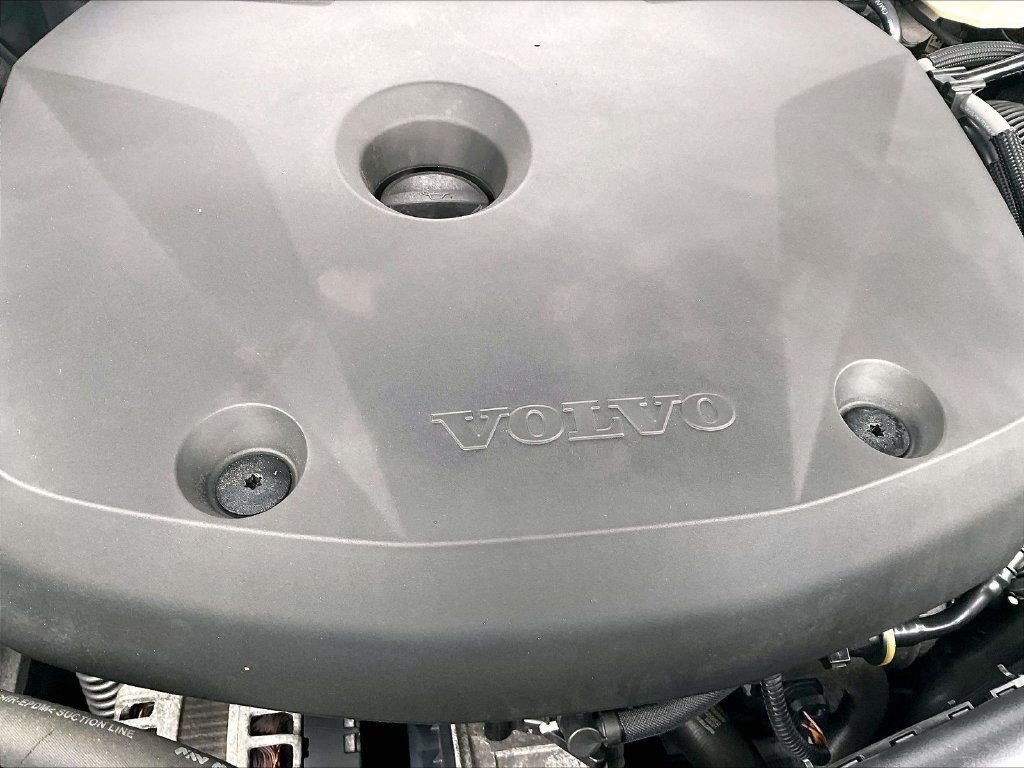 Used 2021 Black Volvo R-Design image 34