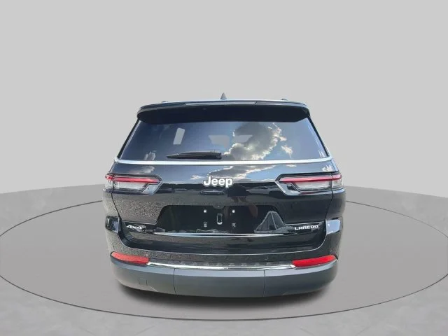 New 2026 Diamond Black Crystal Pearl-Coat Exterior Paint Jeep Laredo X image 5
