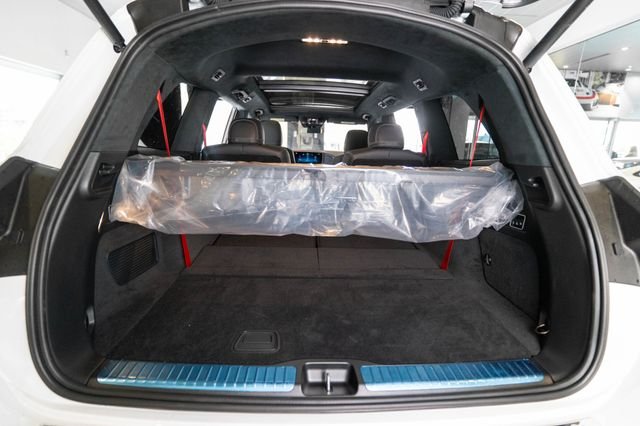 New 2026 MANUFAKTUR Moonlight White Metallic Mercedes-Benz GLS 63 AMG® image 40