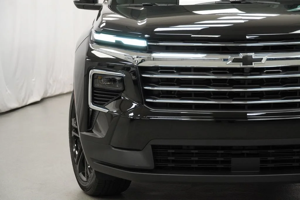 New 2027 Mosaic Black Metallic Chevrolet LT image 32