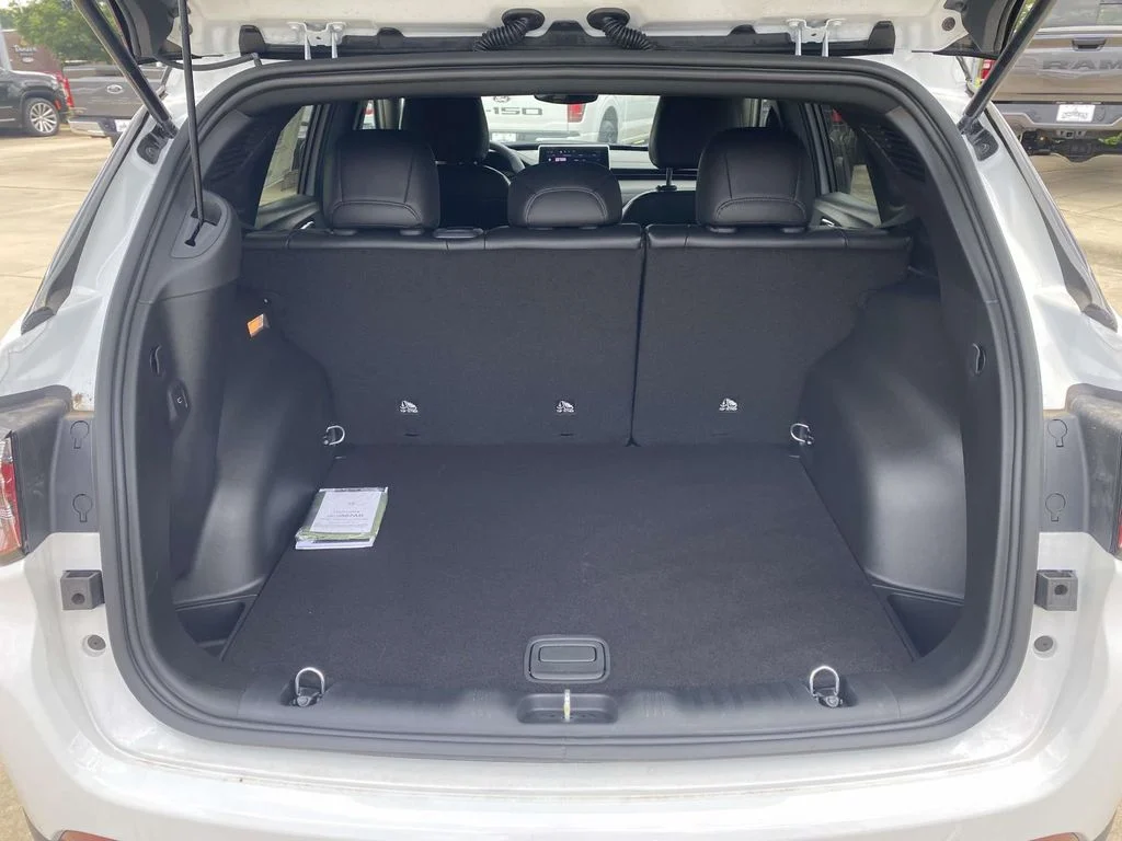 New 2026 Bright White Clear-Coat Exterior Paint Jeep Limited Altitude image 9