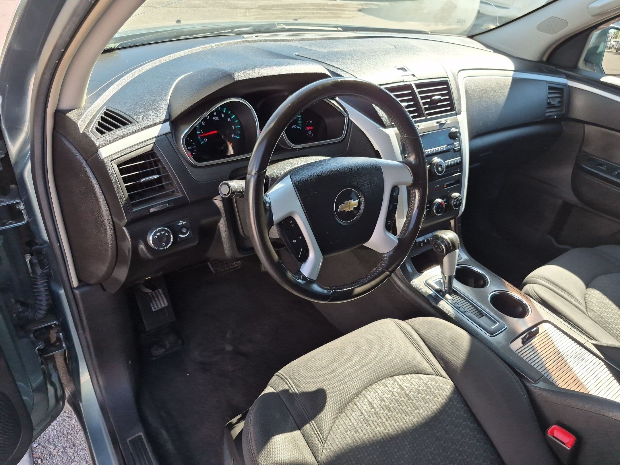 Used 2009 Silver Moss Metallic Chevrolet LT w/1LT image 13