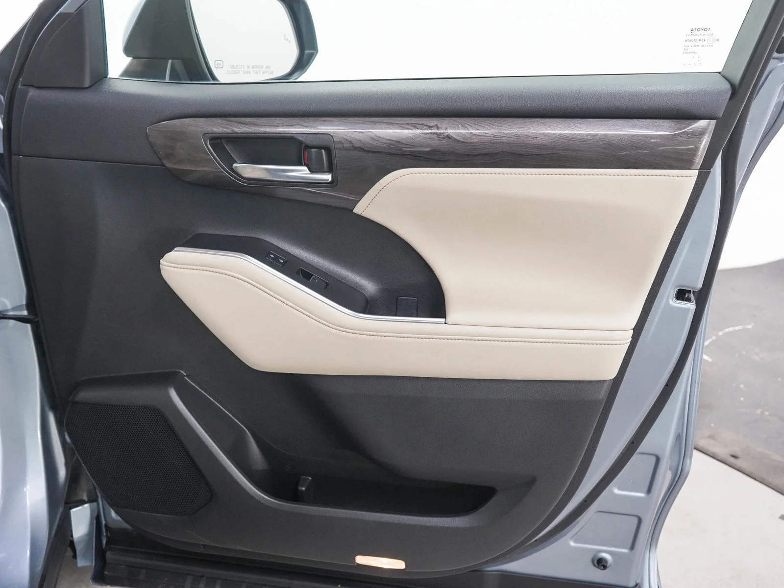 Used 2023  Toyota Hybrid Platinum image 11