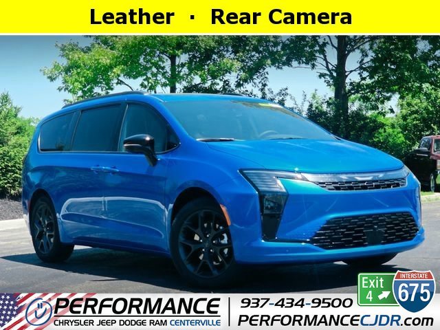 2027 Chrysler Pacifica Limited's photo
