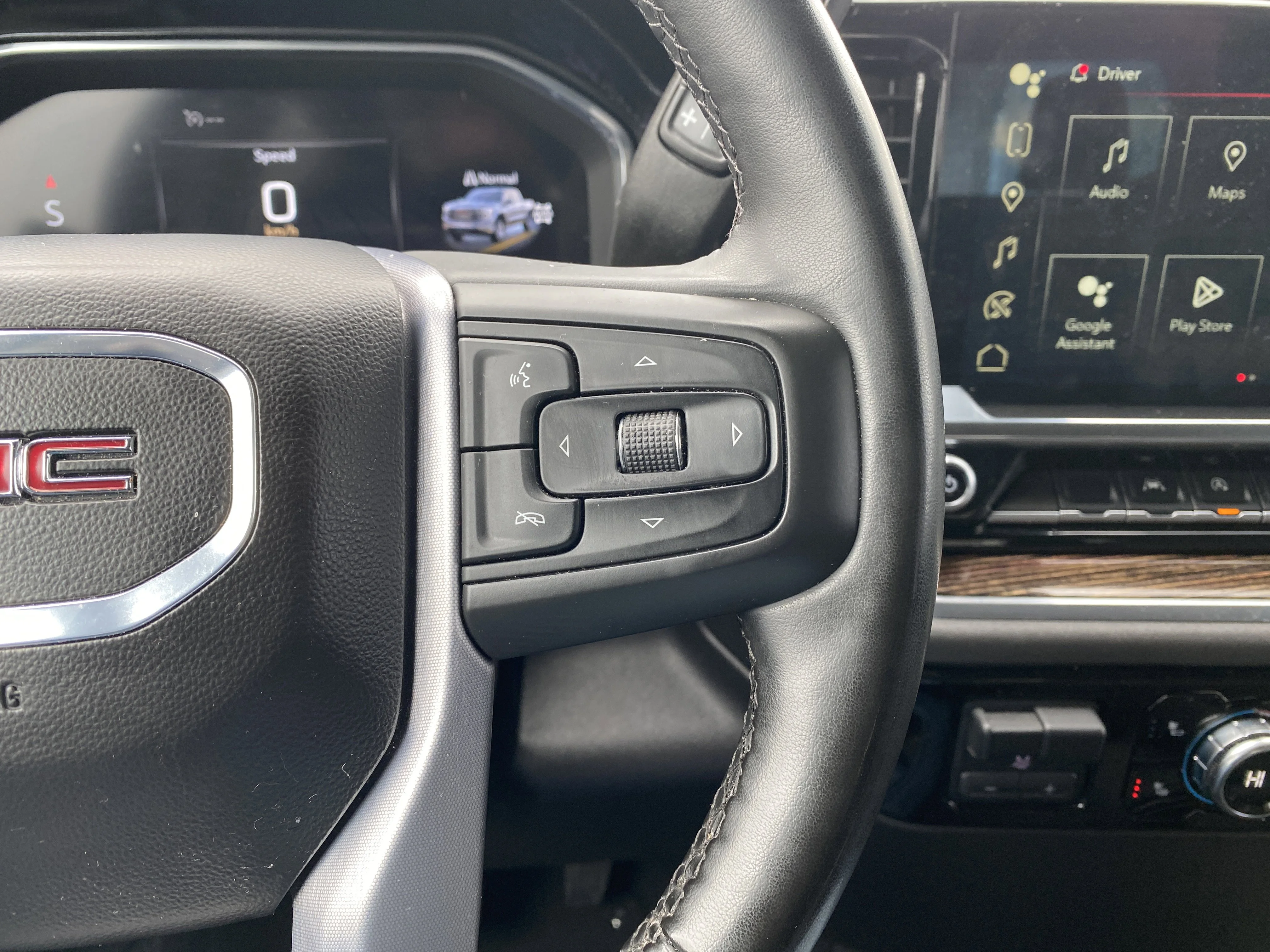 Used 2024 Black GMC Crew Cab Elevation * 6 PASSENGER * DUAL CLIMATE * RADAR CRUISE * image 13