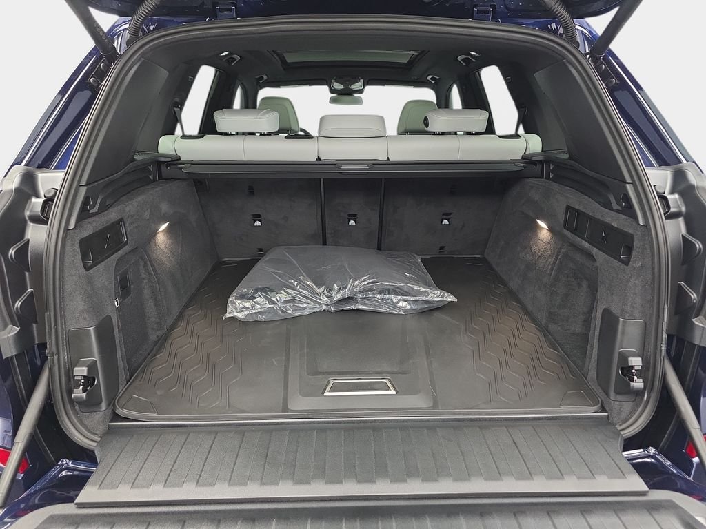 New 2026 Tanzanite Blue II Metallic BMW xDrive40i image 12