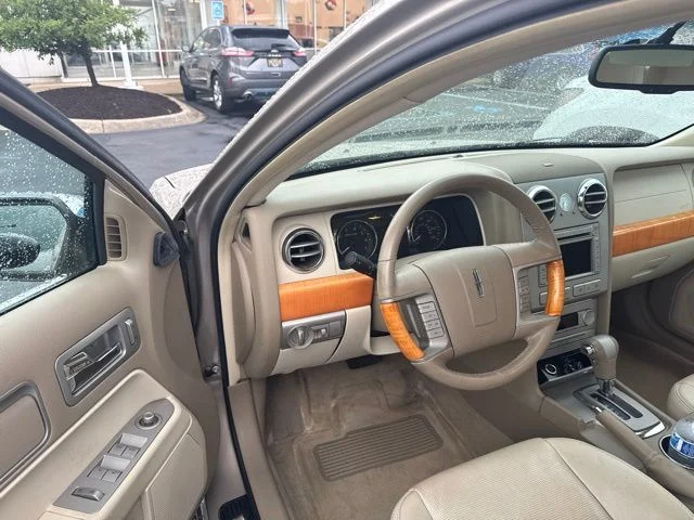 Used 2007 Dune Pearl Clearcoat Metallic Lincoln Base image 12