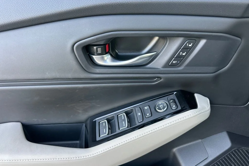 New 2026 Urban Gray Pearl Honda Touring image 11