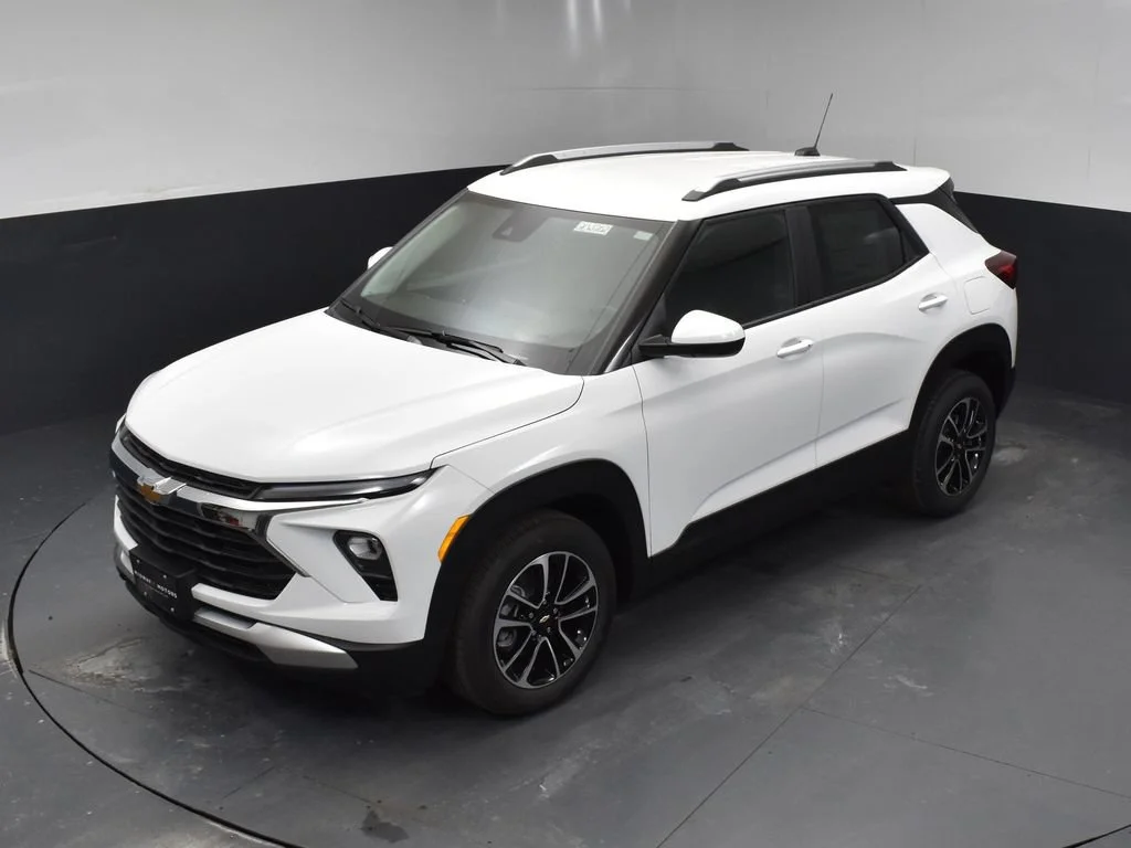 New 2026 Summit White Chevrolet LT image 32