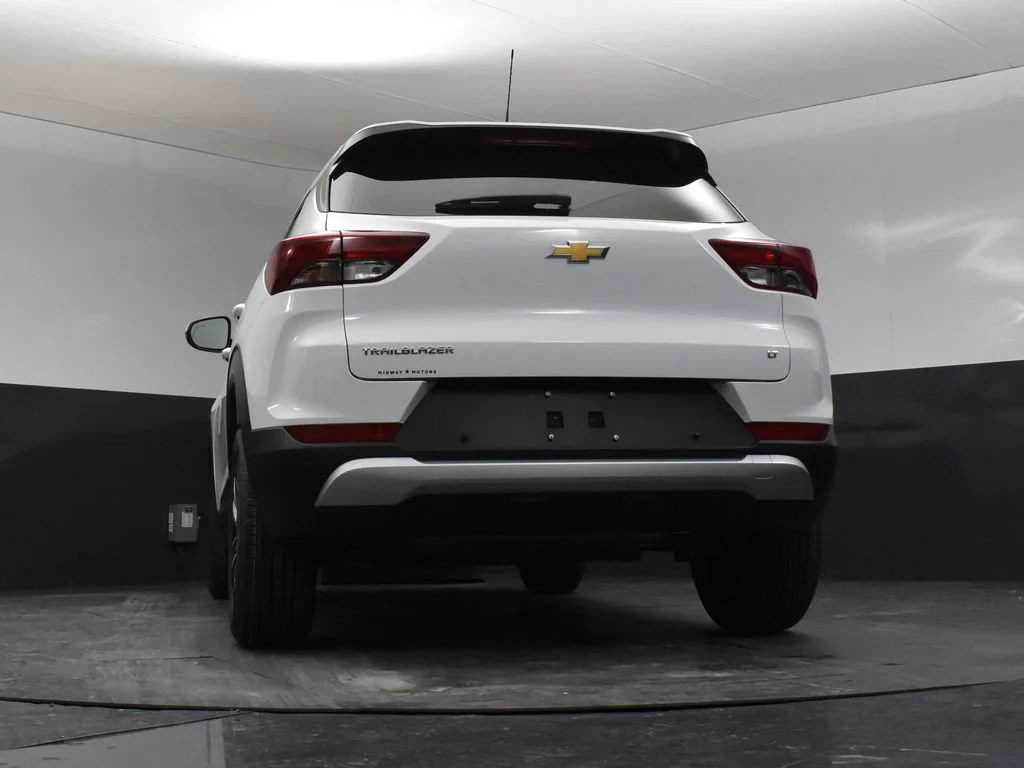 New 2026 Summit White Chevrolet LT image 28