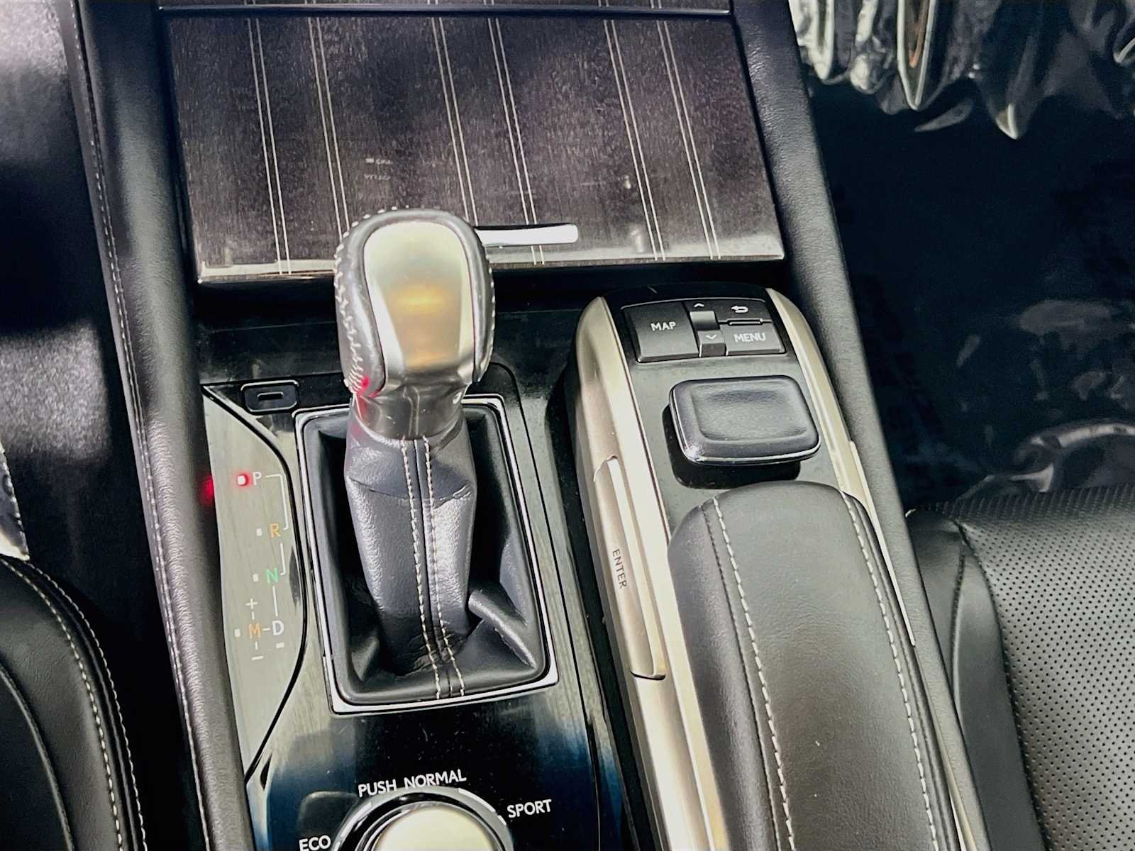 Used 2018 Atomic Silver Lexus  image 17