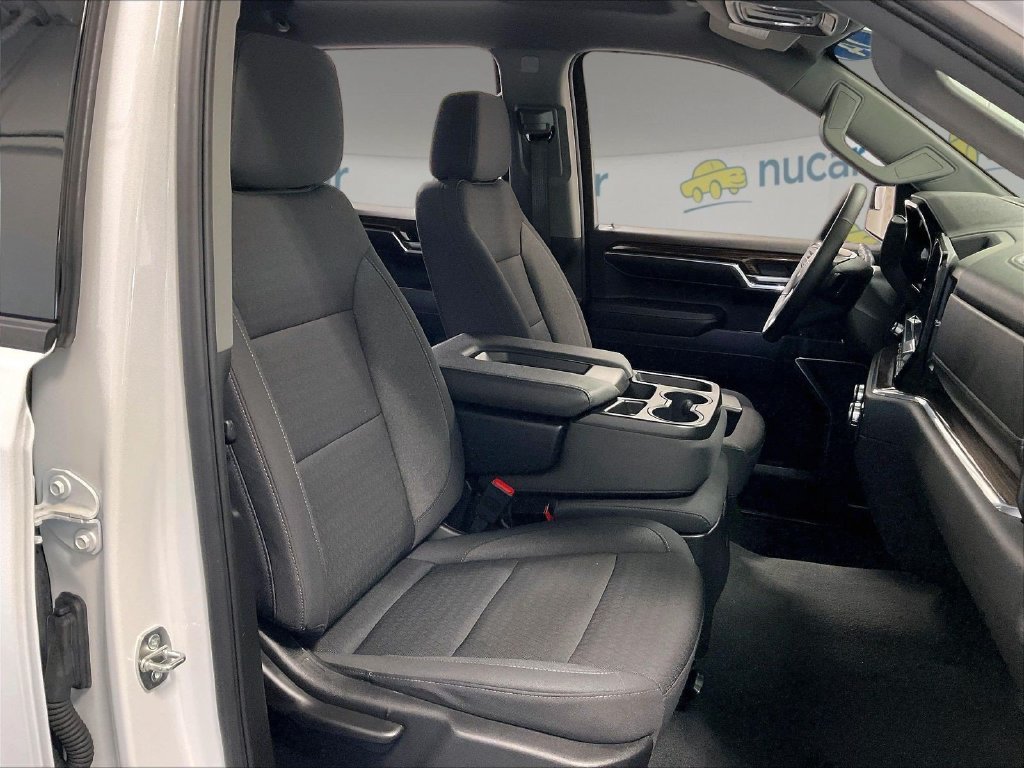Used 2024 White GMC Elevation image 11