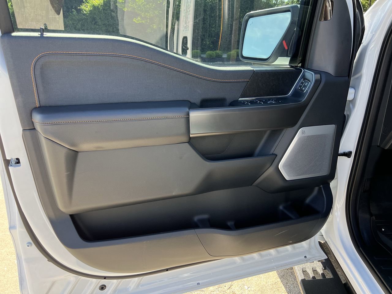 Used 2024 Oxford White Ford Tremor image 23