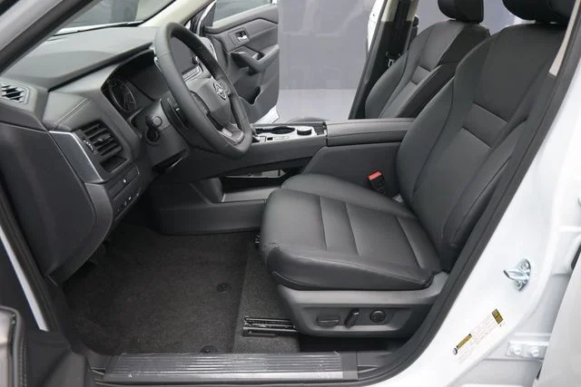New 2026 Everest White Pearl TriCoat Nissan Dark Armor™ image 29