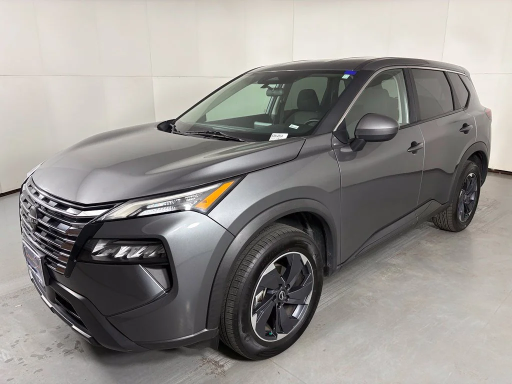 Used 2024 Gray Nissan SV image 4