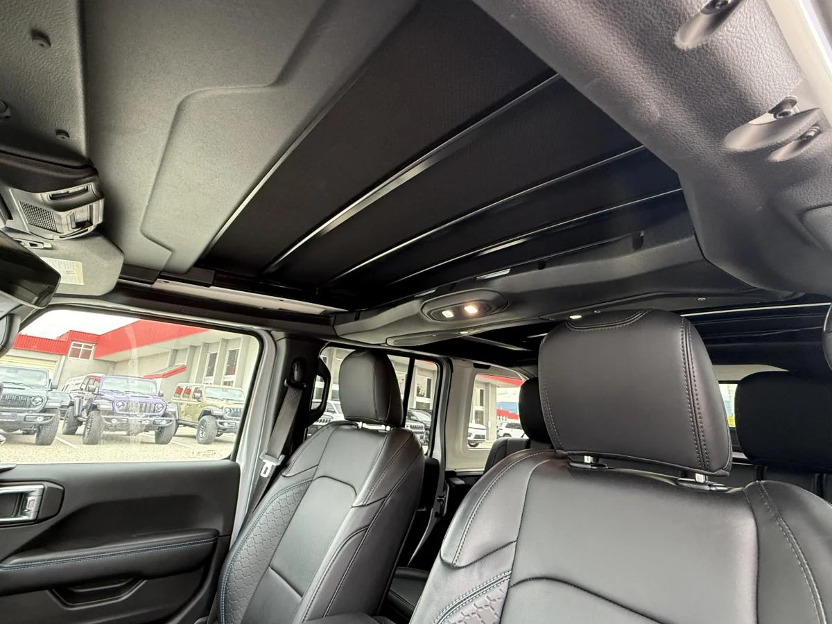 Used 2024 Silver Jeep High Altitude image 13