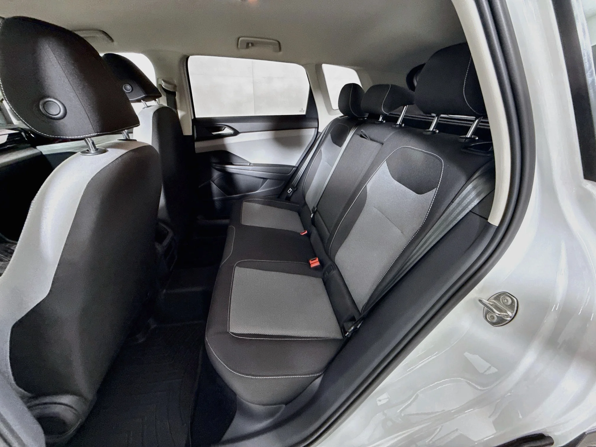 Used 2022 Pure White Volkswagen S image 22