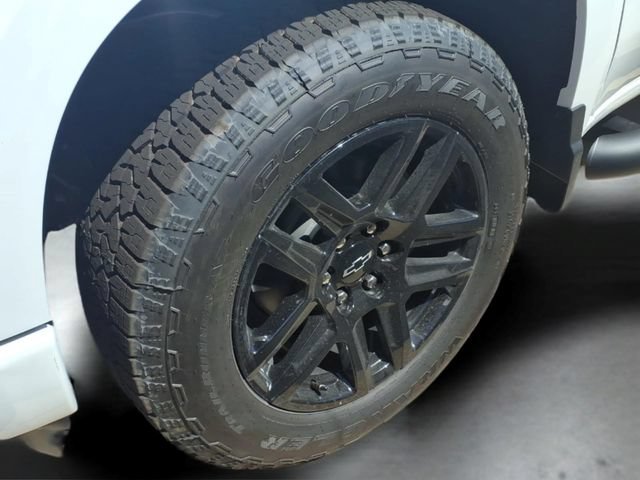 New 2026 Summit White Chevrolet RST image 15