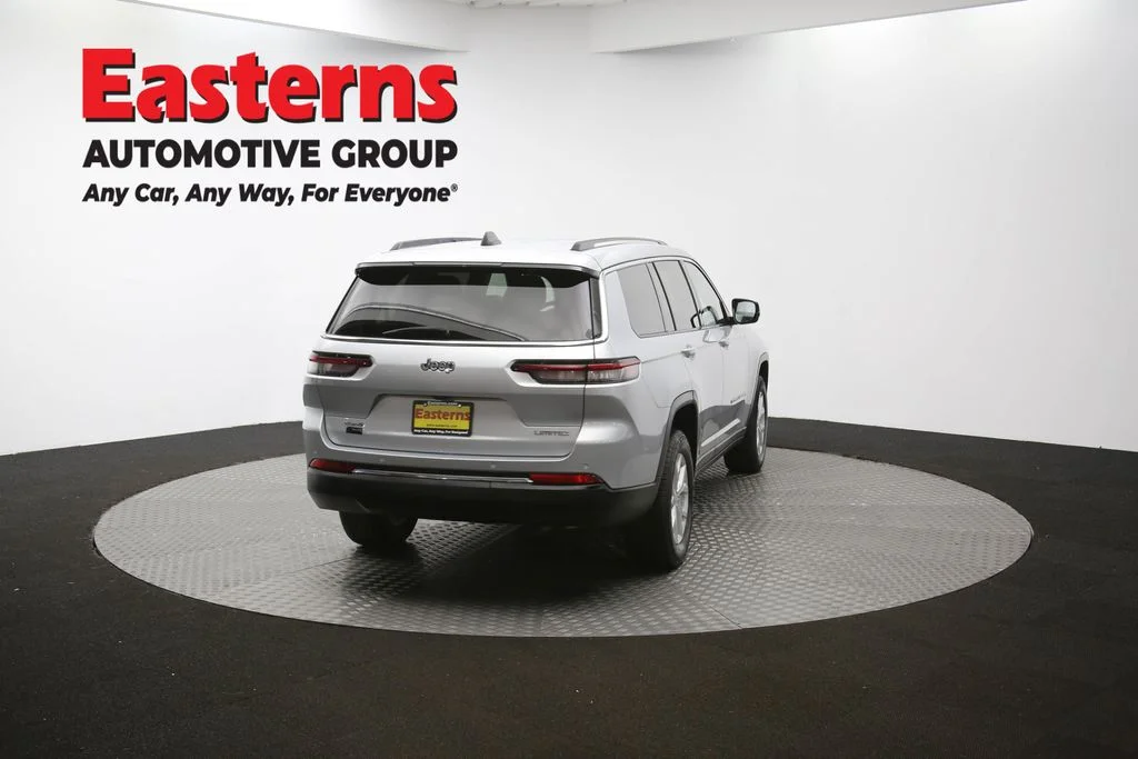 Used 2023 Silver Jeep Limited image 40