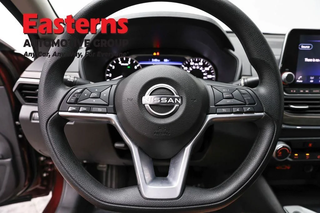 Used 2025 Red Nissan 2.5 SV image 12