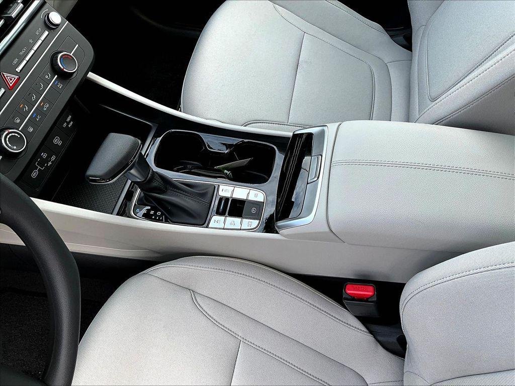 New 2026 White Hyundai SE AWD image 16