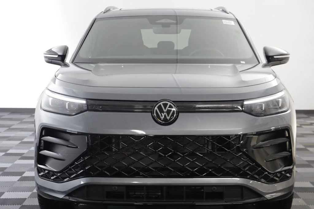 New 2026 Platinum Gray Volkswagen 2.0T SE R-Line Black image 22