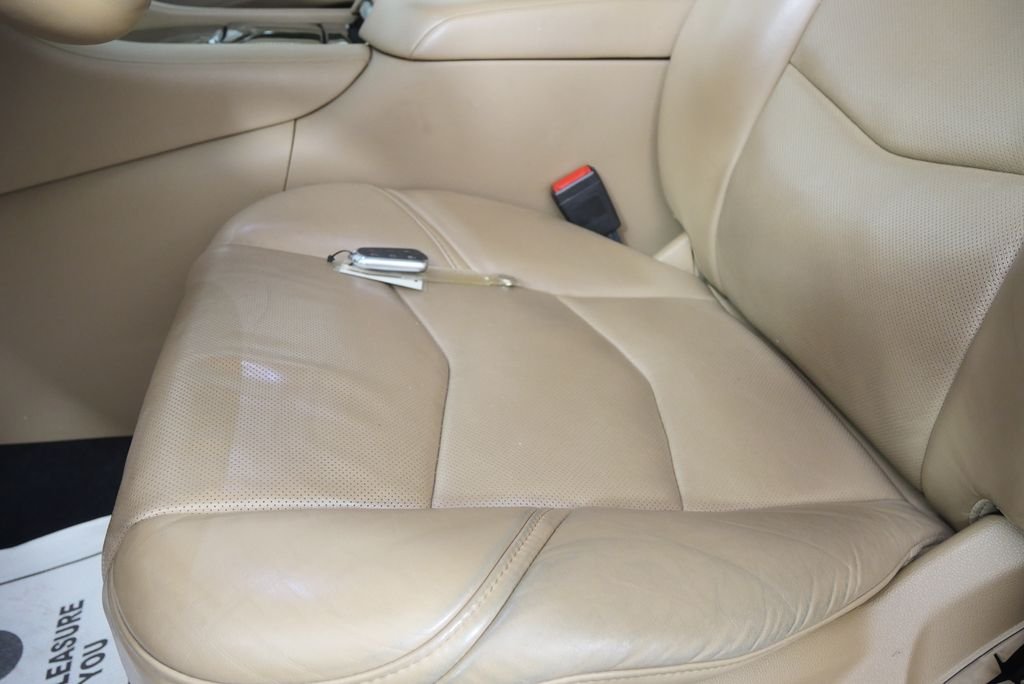 Used 2020 Crystal White Cadillac Platinum Edition image 9