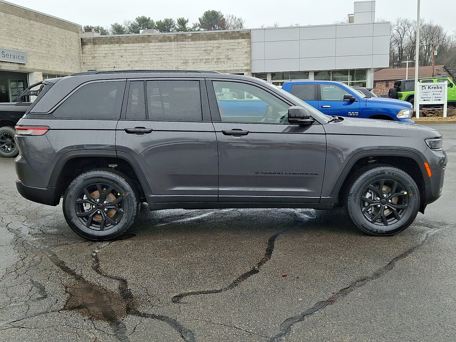 New 2026 Baltic Gray Metallic Clear-Coat Exterior Paint Jeep Altitude 4x4 image 7